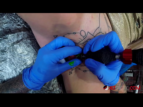 ❤️ Nagpa-tattoo sa kanyang klitoris ang sobrang tattoo na hottie na si Sully Savage ️❌ Porn video sa porn tl.sexera.ru ❌